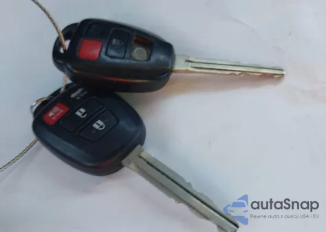 2019 Toyota Corolla Le from USA, damaged, VIN 2T1BURHE8KC199759